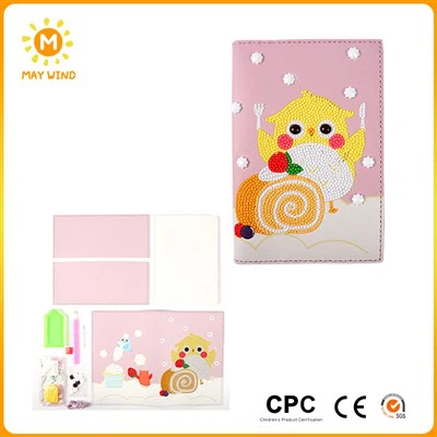 Ako vyrobiť svojpomocný detský zápisník so striekanou obálkou?